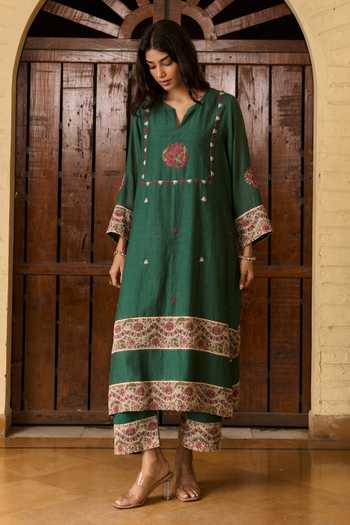 TA’Assur_Green Chanderi Split V-neck Hand Embroidered Kurta Set _at_Aza_Fashions