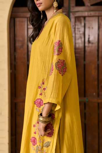 TA’Assur_Yellow Chanderi V-neck Applique Embroidered Kurta Set _Online_at_Aza_Fashions