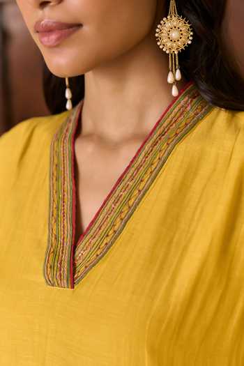 Shop_TA’Assur_Yellow Chanderi V-neck Applique Embroidered Kurta Set _Online_at_Aza_Fashions