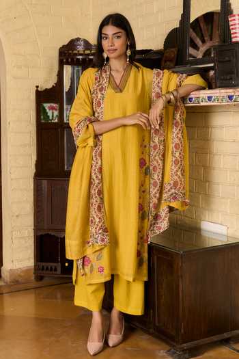 TA’Assur_Yellow Chanderi V-neck Applique Embroidered Kurta Set _Online