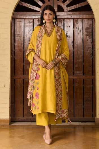 Buy_TA’Assur_Yellow Chanderi V-neck Applique Embroidered Kurta Set _at_Aza_Fashions