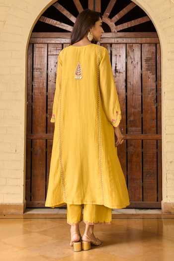 Shop_TA’Assur_Yellow Chanderi V-neck Hand Embroidered Kurta Set _at_Aza_Fashions