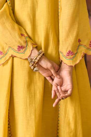 Buy_TA’Assur_Yellow Chanderi V-neck Hand Embroidered Kurta Set _Online_at_Aza_Fashions