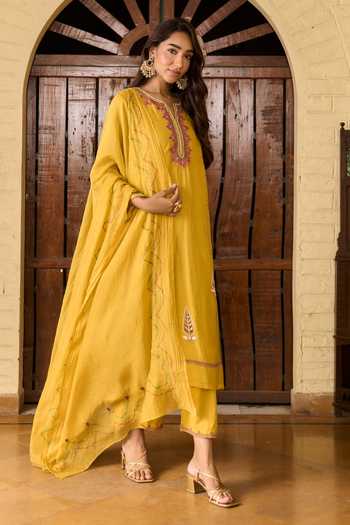 Buy_TA’Assur_Yellow Chanderi V-neck Hand Embroidered Kurta Set _at_Aza_Fashions