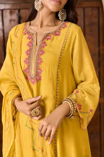 TA’Assur_Yellow Chanderi V-neck Hand Embroidered Kurta Set _Online
