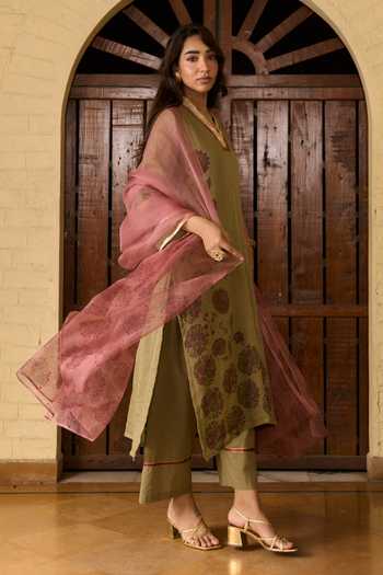 Buy_TA’Assur_Green Tissue V-neck Hand Embroidered Kurta Set _Online_at_Aza_Fashions