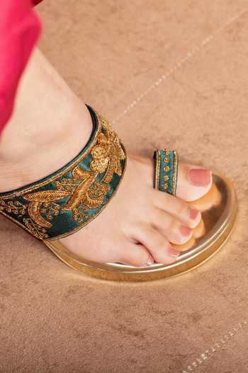 Buy_Tiesta_Gold Nazm Zari Embroidered Kolhapuri Block Heels _Online_at_Aza_Fashions