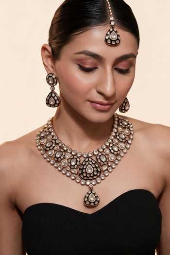 Buy_Vivinia By Vidhi Mehra_Emerald Green Kundan Polki Embellished Necklace Set _at_Aza_Fashions