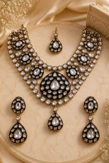 Shop_Vivinia By Vidhi Mehra_Emerald Green Kundan Polki Embellished Necklace Set _at_Aza_Fashions
