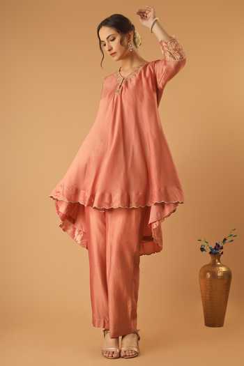 Vinusto_Peach Chanderi, Tissue V-neck, Yes Border Embroidered Kurta Set _Online