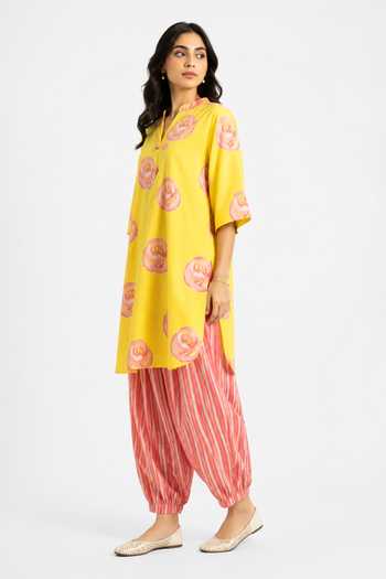 Poppi_Yellow Cotton Mandarin Collar, Split Gulaabo Sitaabo Printed Kurta And Salwar Set _Online_at_Aza_Fashions
