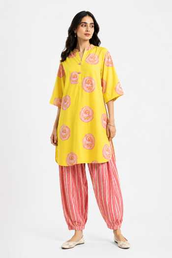 Buy_Poppi_Yellow Cotton Mandarin Collar, Split Gulaabo Sitaabo Printed Kurta And Salwar Set _Online_at_Aza_Fashions