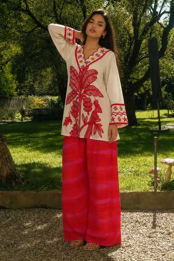 Buy_Poppi_White Cotton V-neck Parakeet Botanical Print Kurta And Salwar Set _at_Aza_Fashions