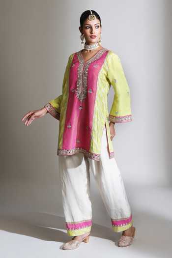 Tanu Malhotra_Pink Tissue, Organza V-neck, Yes Mirror Embroidered Kurta Set _Online_at_Aza_Fashions