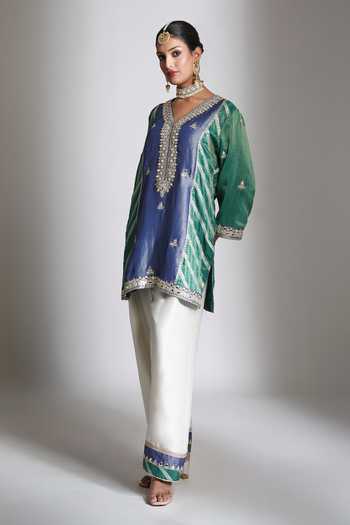 Tanu Malhotra_Green Tissue, Organza V-neck Mirror Work Kurta Set _Online_at_Aza_Fashions