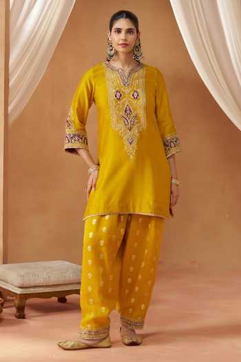 Sheetal Batra_Yellow Silk, Chanderi Split V-neck Adeela Embroidered Kurta Set _Online_at_Aza_Fashions