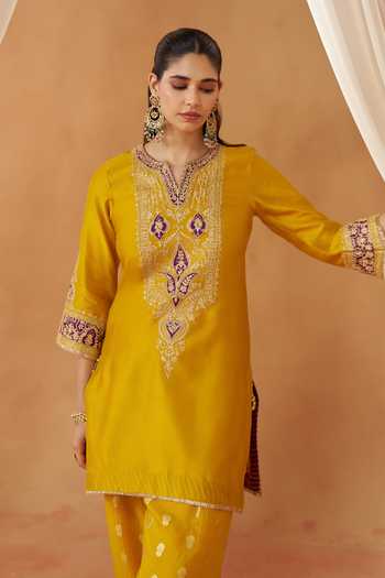 Buy_Sheetal Batra_Yellow Silk, Chanderi Split V-neck Adeela Embroidered Kurta Set _Online_at_Aza_Fashions