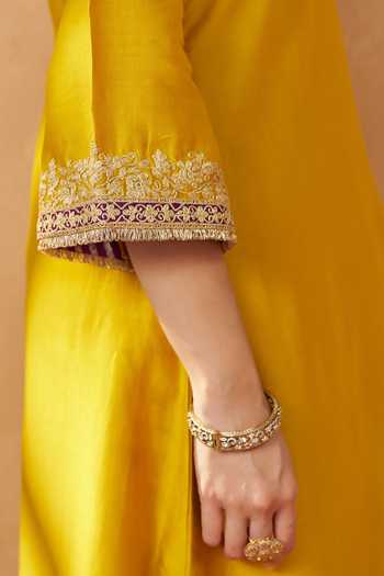 Buy_Sheetal Batra_Mustard Silk, Chanderi V-neck Liana Kurta Set _Online_at_Aza_Fashions