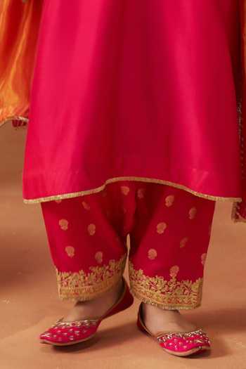 Sheetal Batra_Pink Silk, Chanderi V-neck Liana Placement Embroidered Kurta Set _Online_at_Aza_Fashions