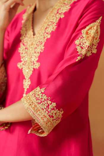 Buy_Sheetal Batra_Pink Silk, Chanderi V-neck Liana Placement Embroidered Kurta Set 