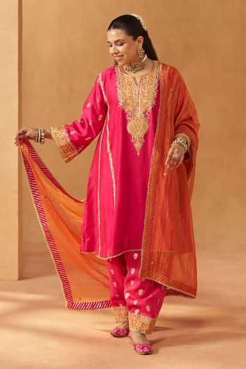 Buy_Sheetal Batra_Pink Silk, Chanderi Split V-neck Maahgul Embroidered Kurta Set _at_Aza_Fashions