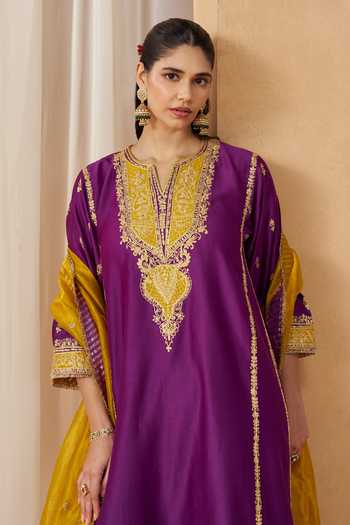 Sheetal Batra_Purple Silk, Chanderi Split V-neck, Yes Maahgul Kashmiri Tilla Kurta Set _at_Aza_Fashions