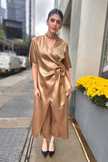 Buy_Ampm_Gold Twill V-neck Urvi Tie Up Tunic With Pant _at_Aza_Fashions