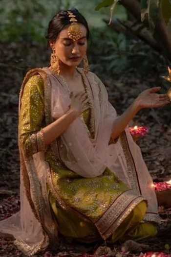 Buy_Gopi Vaid_Green Net, Tussar Embroidery, Sequins Round Neck Floral Kurta Set _at_Aza_Fashions