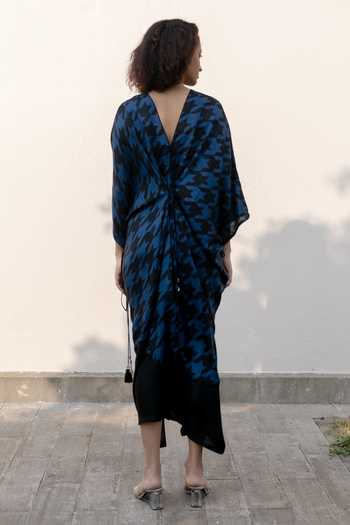 Shop_Kavya Singh Kundu_Black Silk Tassels V-neck Cairo Houndstooth Print Kaftan _at_Aza_Fashions
