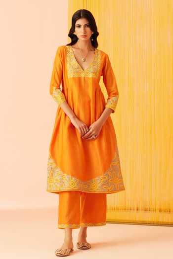 Women Orange chanderi_silk Embroidered kurta Set with Dupatta