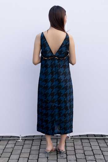 Shop_Kavya Singh Kundu_Black Linen Sequins V-neck Bach Printed Dress _at_Aza_Fashions