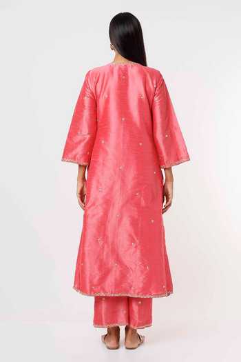 Shop_Mehak Murpana_Pink Silk Embroidery V-neck Floral Kurta And Pant Set _at_Aza_Fashions