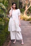 Buy_Linen Bloom_White 100% Linen V Neck Embroidered Kurta _Online_at_Aza_Fashions