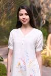 Shop_Linen Bloom_White 100% Linen V Neck Embroidered Kurta _Online_at_Aza_Fashions