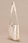Ampm_Off White Embroidery Siena Metallic Floral Pattern Tote Bag _Online