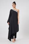 Buy_Aakaar_Black Moss Crepe Plain Crystal Shawl One Shoulder Asymmetrical Kaftan Pant Set _Online_at_Aza_Fashions