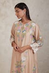 Buy_Sue Mue_Beige Handwoven Pure Chanderi Embroidered Aima Kurta Pant Set 