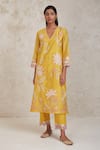 Shop_Sue Mue_Yellow Handwoven Pure Chanderi Embroidered Silk Thread V Daria Kurta Pant Set _Online_at_Aza_Fashions