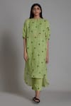 Buy_MATI_Green Pure Linen Embroidered Clubs Motif Straight Trump Card Tunic _at_Aza_Fashions