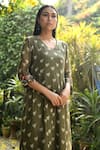 Buy_Rekha Agra_Green Handloom Chanderi V Neck Kurta Set _at_Aza_Fashions