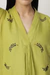 Buy_Musal_Green Cotton Linen Embroidery Leaf V Neck Tracey Kurta Pant Set 