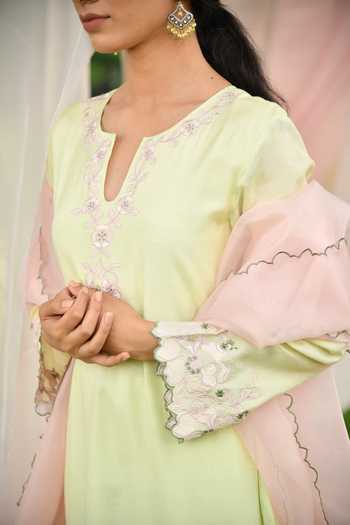 Buy_Seher Jaipur_Green Kurta And Pant Muslin Silk & Dupatta Organza Floral Embroidered Set _Online_at_Aza_Fashions