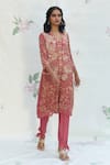 Buy_Taavare_Pink Georgette V Neck Embroidered Kurta And Pant Set _at_Aza_Fashions