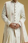 Kommal Sood_Off White Silk Dupion Embroidered Floral Jaali Sherwani Set With Stole  _Online_at_Aza_Fashions