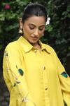 Buy_Desert Shine by Sulochana Jangir_Yellow Muslin Embroidered Floral And Leaf Collared Resham Sleeve Kurta  _Online_at_Aza_Fashions