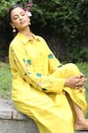 Desert Shine by Sulochana Jangir_Yellow Muslin Embroidered Floral And Leaf Collared Resham Sleeve Kurta  _at_Aza_Fashions