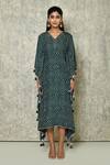 Naintara Bajaj_Green Habutai Printed Bandhej V Neck Patterned Kaftan_Online_at_Aza_Fashions