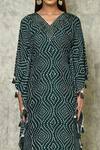Buy Naintara Bajaj Green Habutai Printed Bandhej V Neck Patterned Kaftan Online at Aza Fashions Buy_Naintara Bajaj_Green Habutai Printed Bandhej V Neck Patterned Kaftan_Online_at_Aza_Fashions