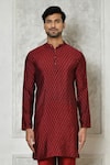 Samyukta Singhania_Red Cotton Silk Printed Chevron Mandarin Collar Kurta _at_Aza_Fashions