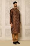 Buy_Naintara Bajaj_Brown Inverted Paisley Pattern Kurta Set